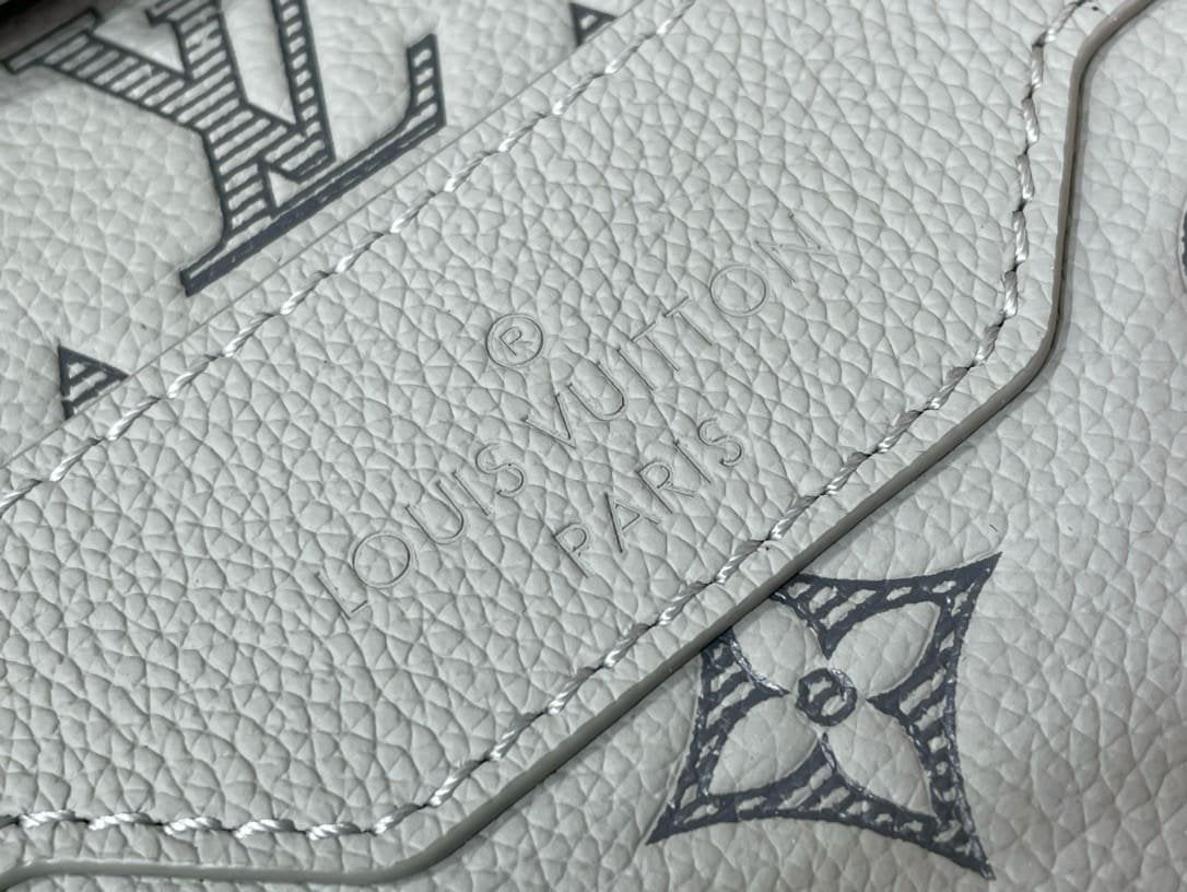 Louis Vuitton M46603 Trio Messenger