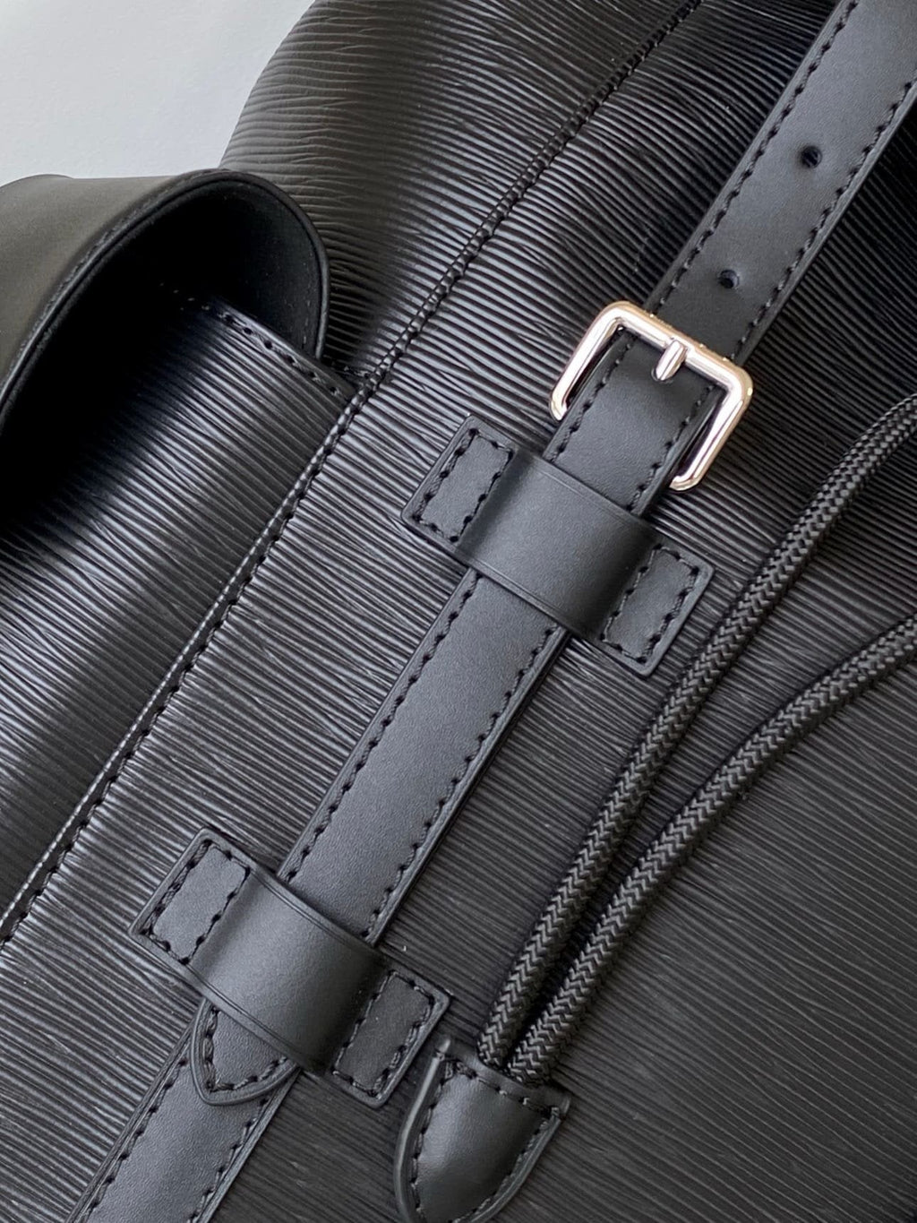 Louis Vuitton M50159 Christopher MM