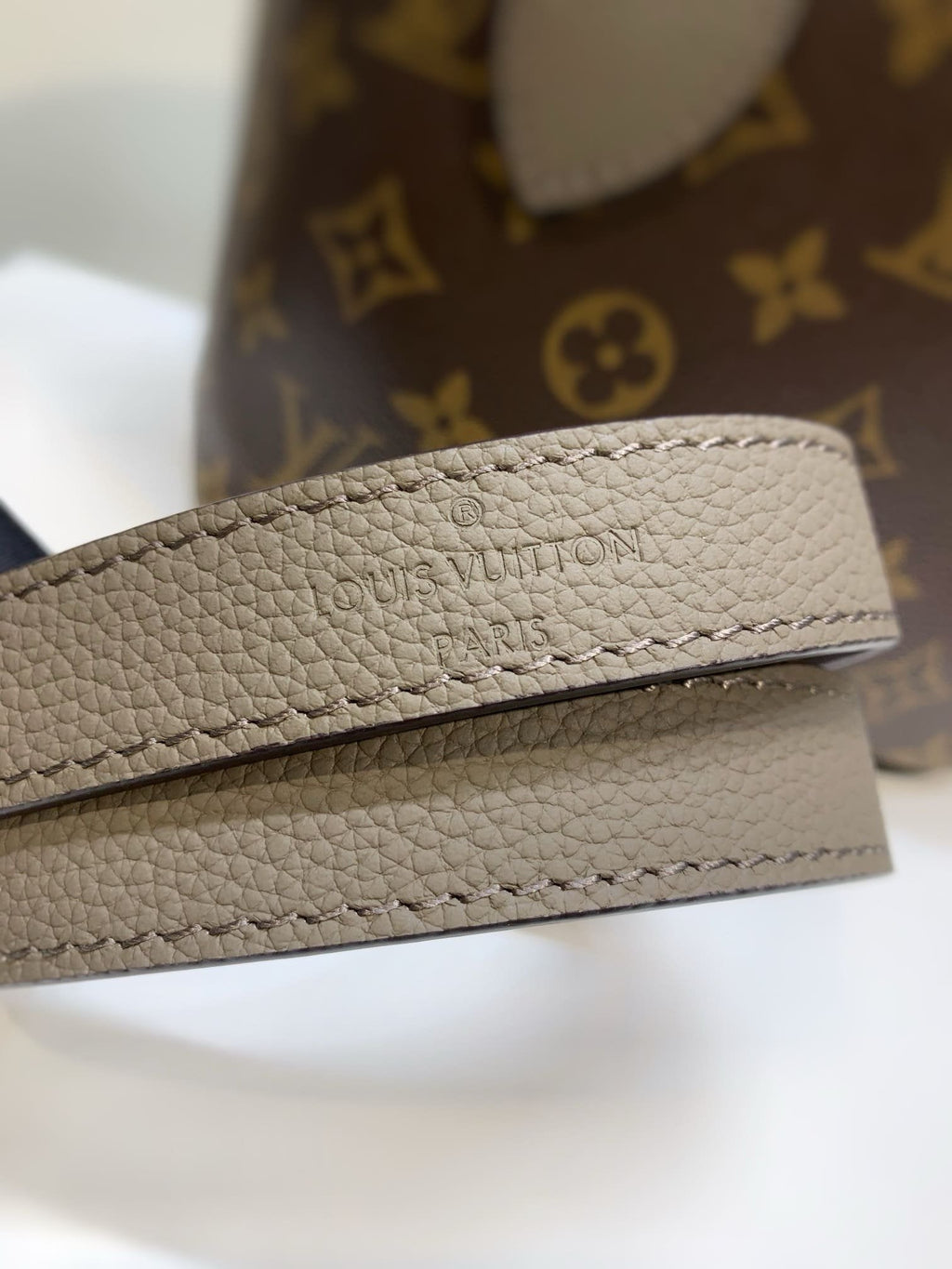 Louis Vuitton M12109 Neverfull Bandoulière Inside Out BB